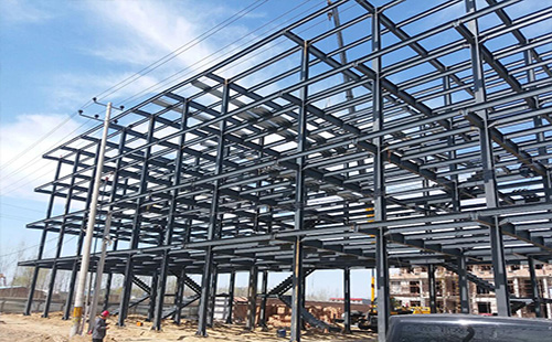 金塔金塔钢结构厂房屋面选材指南：确保性能与经济性的完美结合